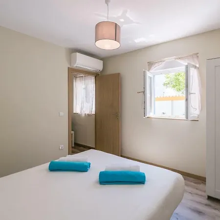 Appartement Lovelystay - Sweet Escape Ii - Backyard